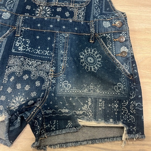 Festival Blue White Denim Bandana Overall Shortalls Size M 7-9 Americana - Picture 6 of 14